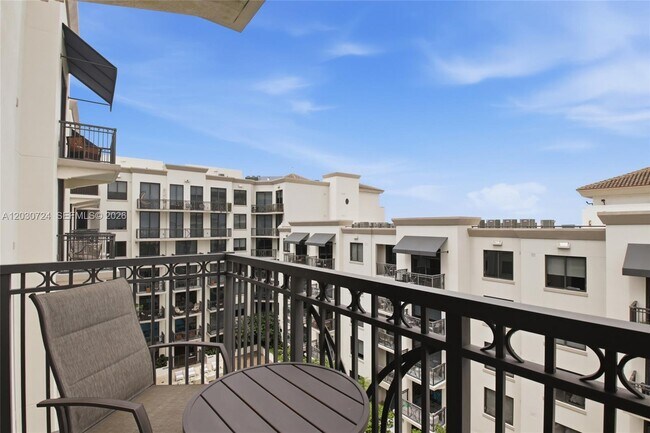 Building Photo - 301 Altara Ave