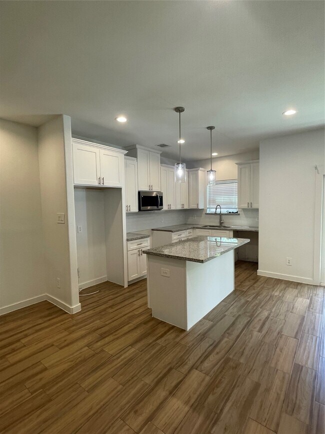 Building Photo - 5314 Longmeadow St