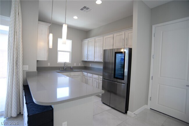 Building Photo - 8477 Wolf Mountain Ct