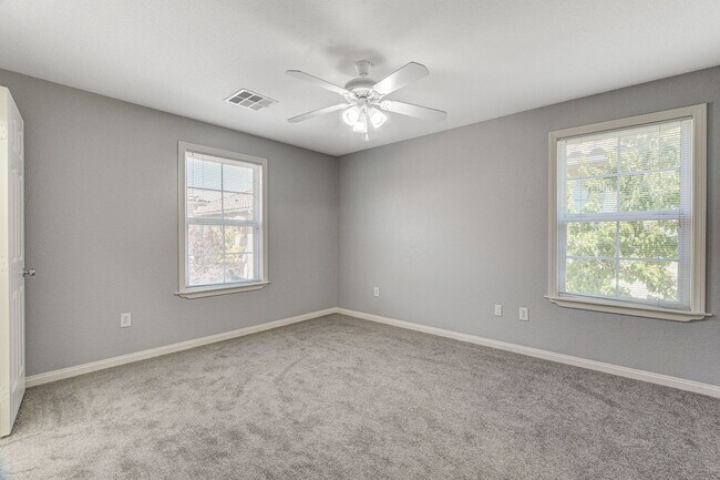 Building Photo - 3909 Sweet Pine St