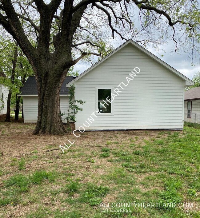 Building Photo - 520 E Springer Ave