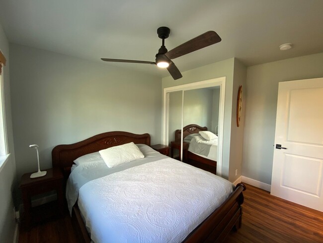 Building Photo - 3-Bed, 2-Bath Custom Furnished Home-Turn K...