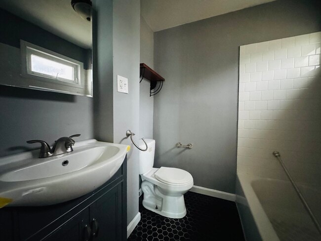 Building Photo - 166 Bradford Ave