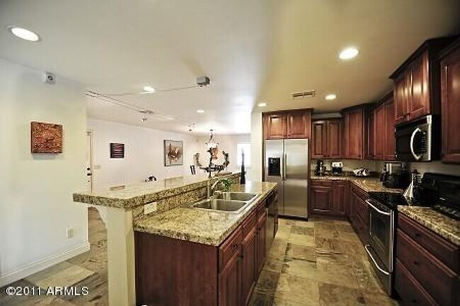 Building Photo - 4-bedroom Arcadia District