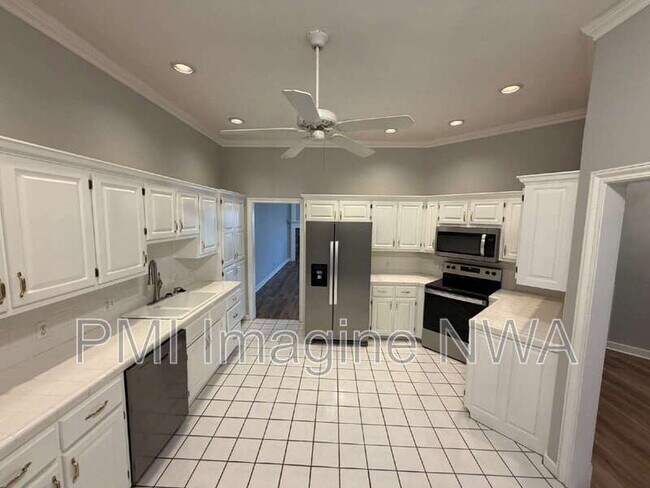 Building Photo - 88 E Cydnee St