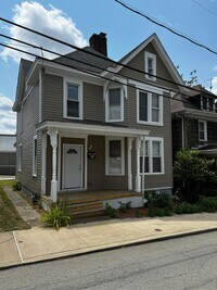 Building Photo - Newly Updated 4 Bedroom!