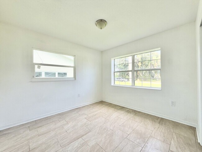 Building Photo - 2125 Mark Ave