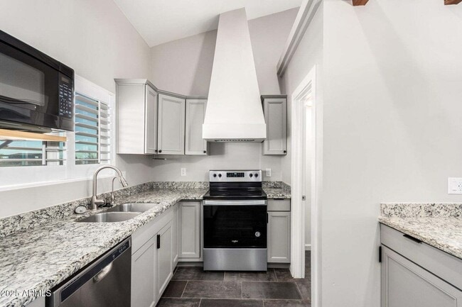 Building Photo - 1027 N 360th Ln