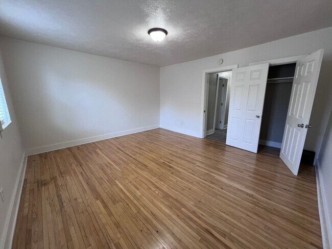 Building Photo - Recently Remolded Single Family Home within Blocks of Downtown Grand Rapids!