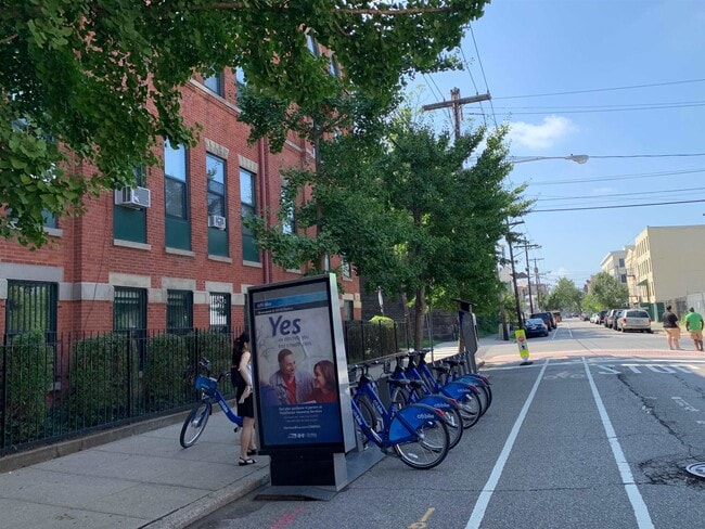 Building Photo - 364 7th St