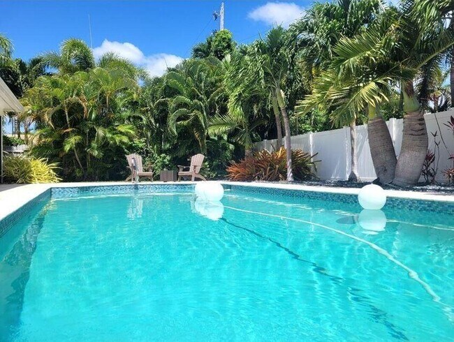 Primary Photo - 1150 Emerald Ln