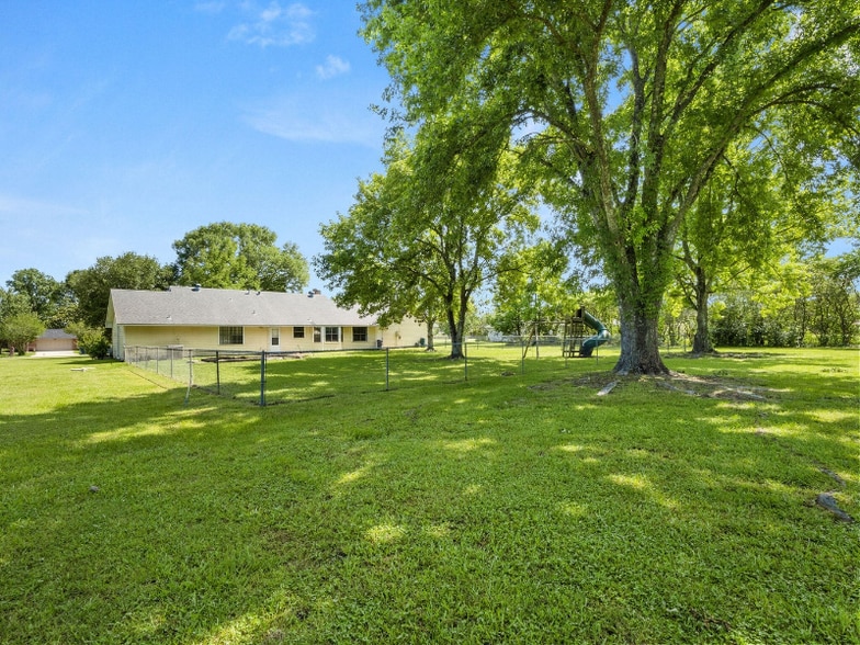 Building Photo - 249 Calhoun Dairy Dr