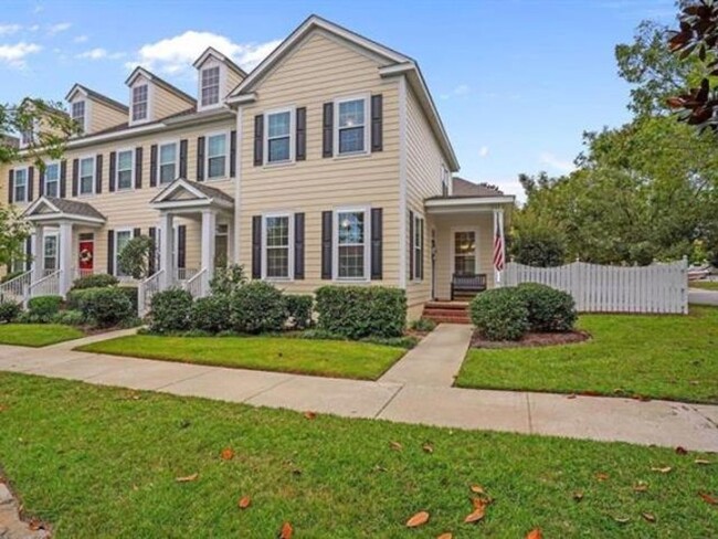 Primary Photo - Three Bedroom Townhome in Southwood