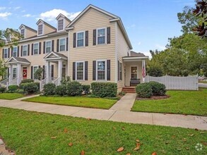 Building Photo - Three Bedroom Townhome in Southwood