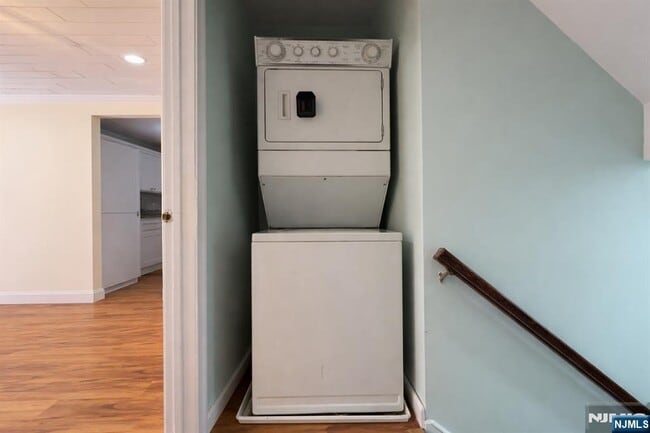 Building Photo - 1120 Hyde Park Ct