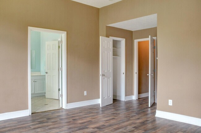 Building Photo - 10302 Otter Cir