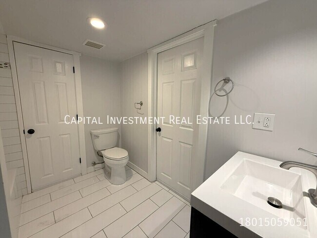 Building Photo - 1386 S 900 W