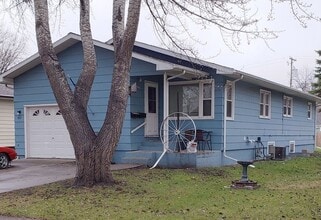 Building Photo - 1017 S 12th St