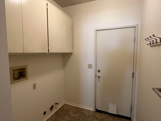 Building Photo - 40180 Eastwood Ln