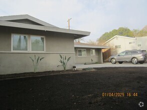 Building Photo - Immaculate 3 bedroom Home University Highl...