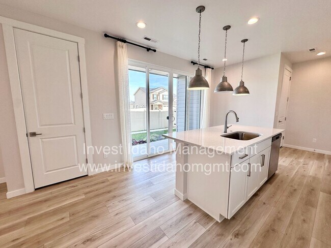 Building Photo - Luxury Gated Townhome in Star – Available Soon! No Shared walls!