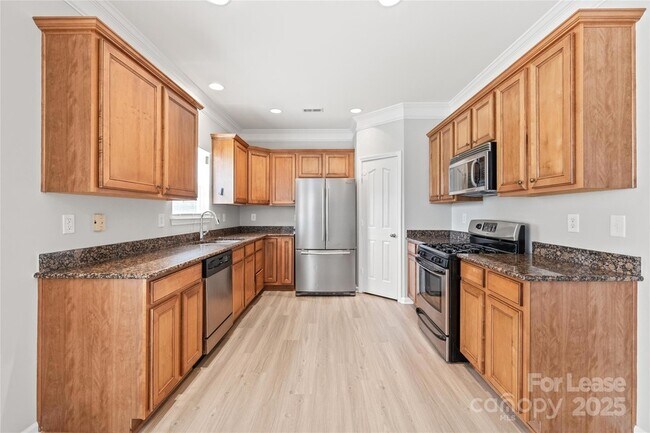 Building Photo - 7001 Dacian Ln