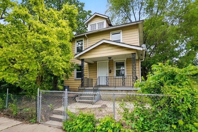 Building Photo - Two Bedroom in Dayton!