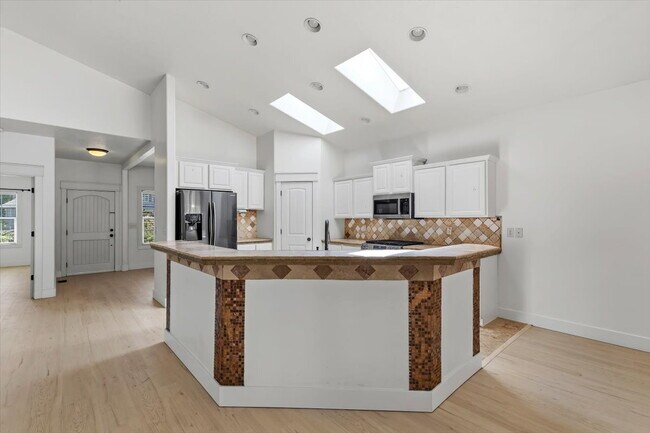 Building Photo - Fantastic 3-bed, 2.5 bath single level home near Downtown Star