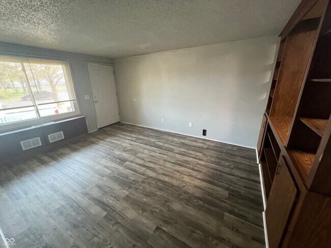 Building Photo - 2000 Indianapolis Rd