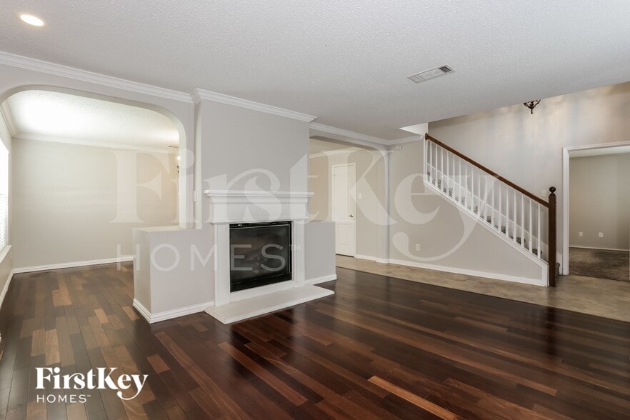 Building Photo - 621 Stellaway Dr