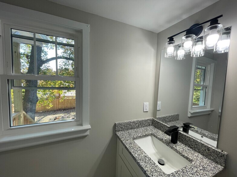 Building Photo - 3615 Stockton St