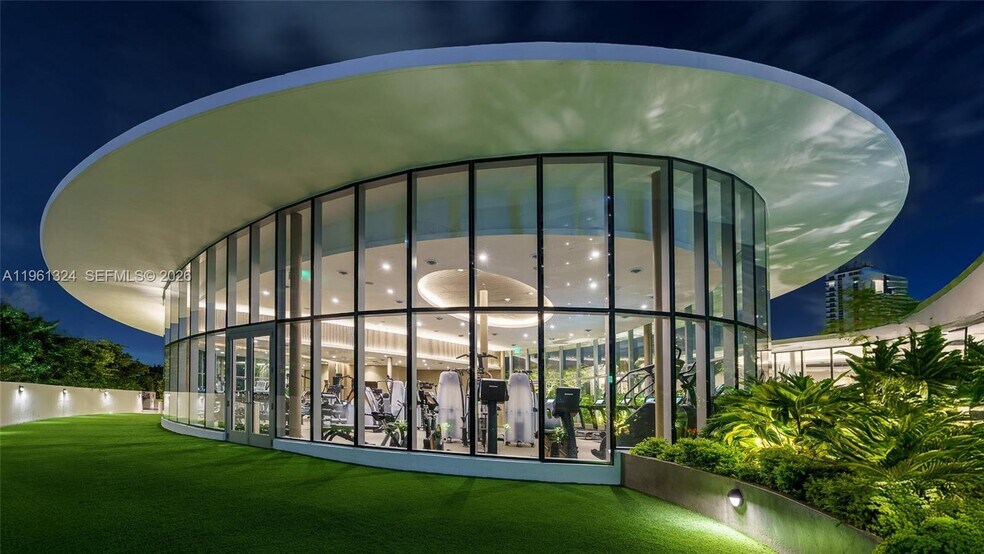 Building Photo - 700 NE 24th St