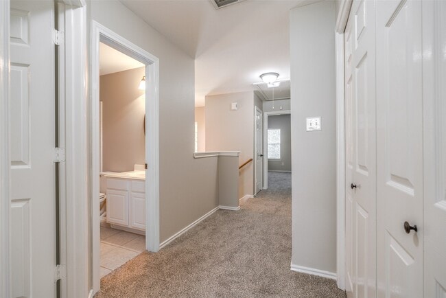 Building Photo - 34 Marble Rock Pl