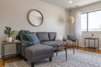 Building Photo - 5601 N Northwood Rd