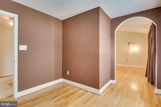 Building Photo - 6122 Bayliss Pl
