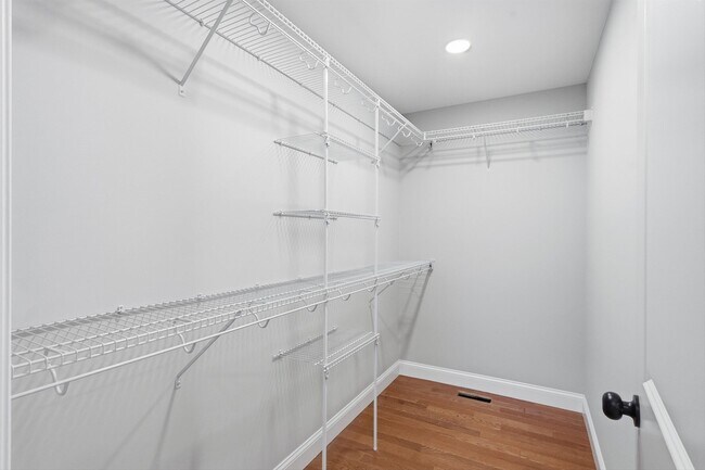 Building Photo - 24 Daytona St