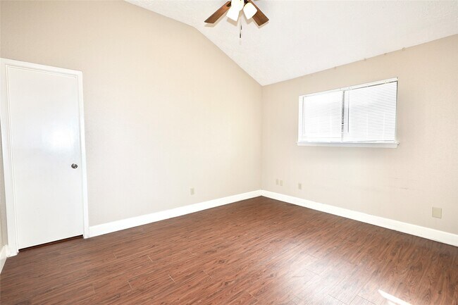 Building Photo - 21219 Park Mt Dr