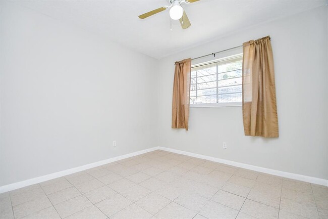 Building Photo - 11627 Bandlon Dr