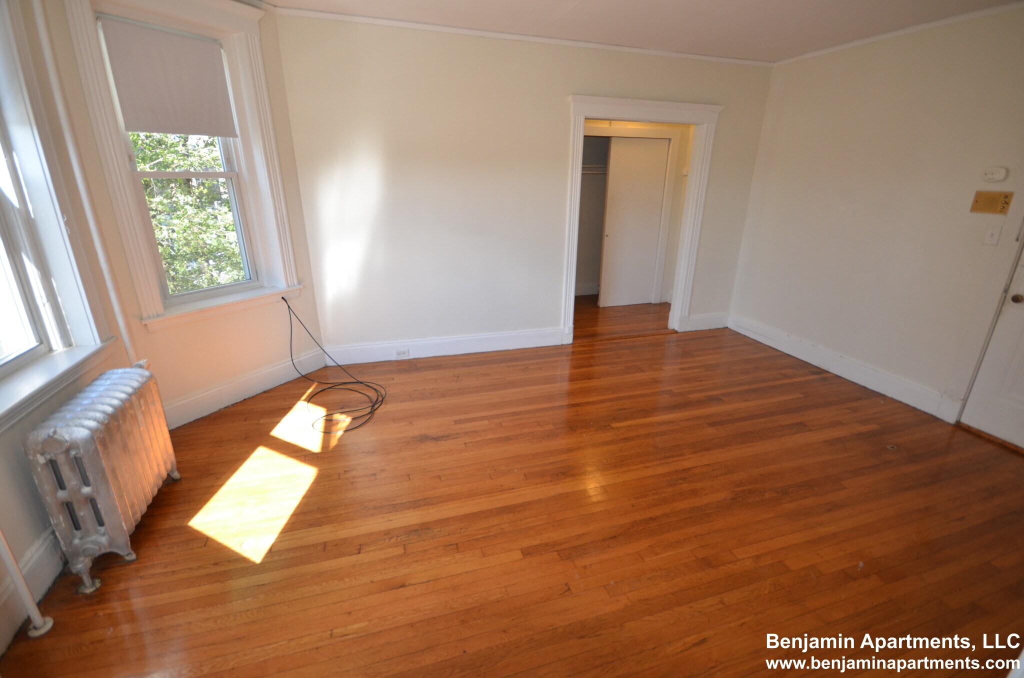 Building Photo - 235 Park Dr