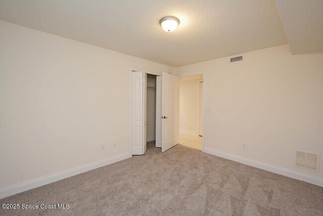 Building Photo - 123 Lancha Cir