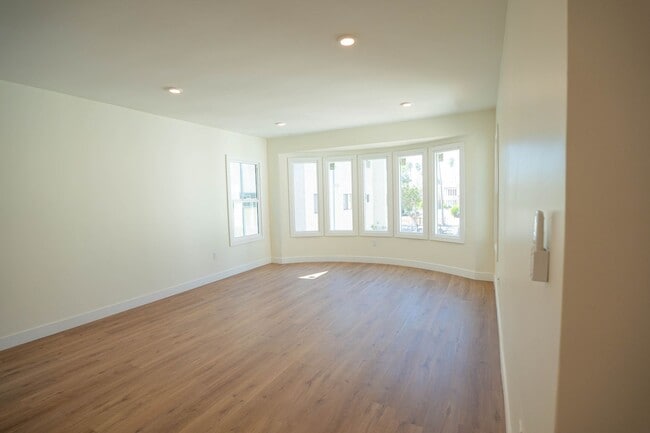 Building Photo - 1038 Westmoreland Ave