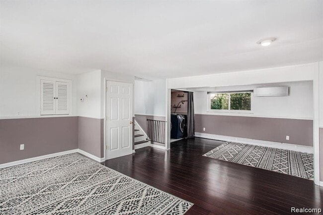 Building Photo - 1035 Wyman Dr