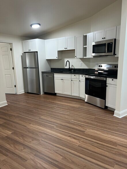 Building Photo - 405 Mill St