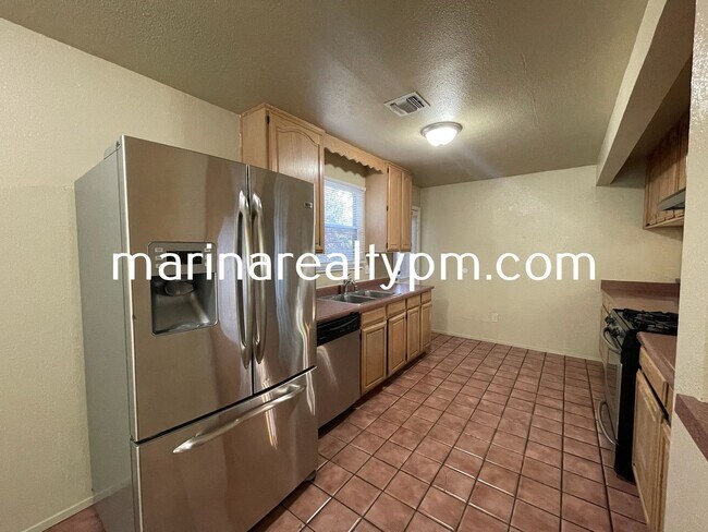 Building Photo - 4 Bedroom 2 Bath Single Family Home