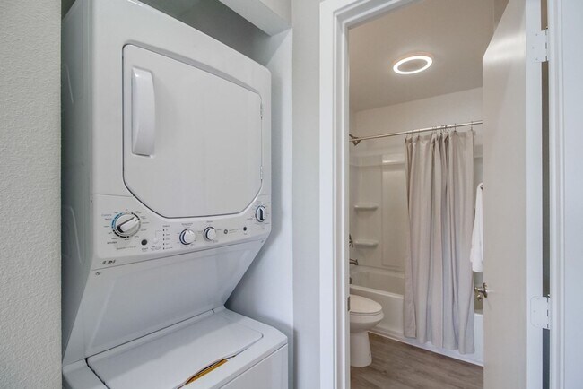 Floorplan - THE POINTE - JUST RENOVATED! Luxurious Community, W/D In Unit