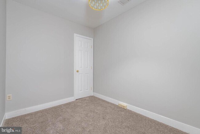 Building Photo - 224 N Milton Ave