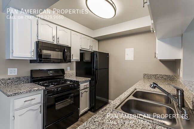 Building Photo - 13919 Coteau Dr