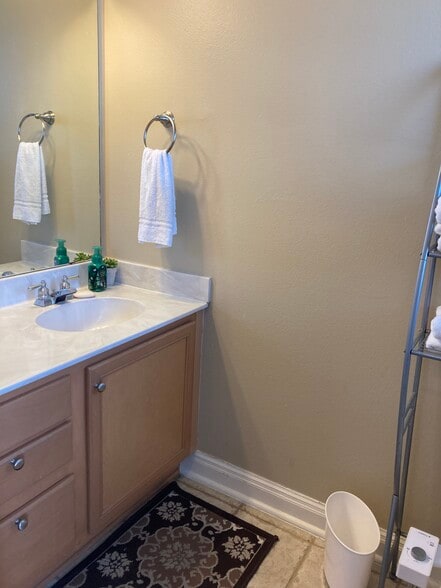 Building Photo - 221 Lexington Ave