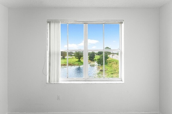 Building Photo - 2100 Greenview Shores Blvd