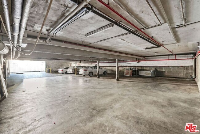 Building Photo - 1031 N Laurel Ave